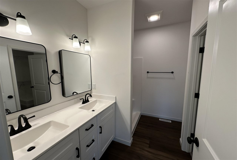 925 Eisenhower Blvd, North Liberty, 52317, 5 Bedrooms Bedrooms, ,3 BathroomsBathrooms,Single Family/acreage,For Sale,925 Eisenhower Blvd,202406554