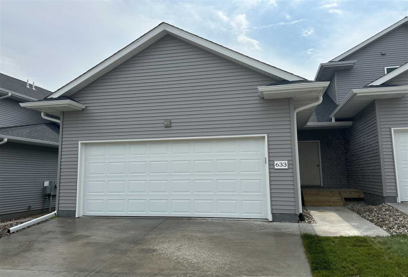 633 Catherine Dr, Tiffin, 52340, 4 Bedrooms Bedrooms, ,3 BathroomsBathrooms,Single Family/acreage,For Sale,633 Catherine Dr,202500642