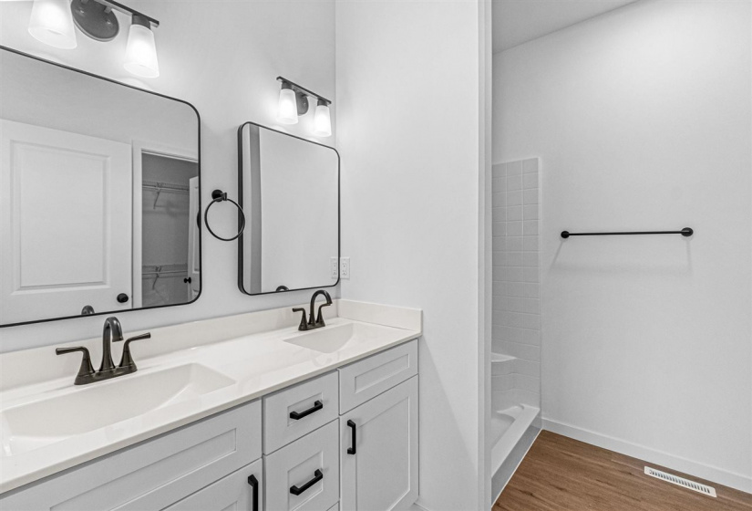 945 Eisenhower Blvd, North Liberty, 52317, 2 Bedrooms Bedrooms, ,2 BathroomsBathrooms,Single Family/acreage,For Sale,945 Eisenhower Blvd,202501287