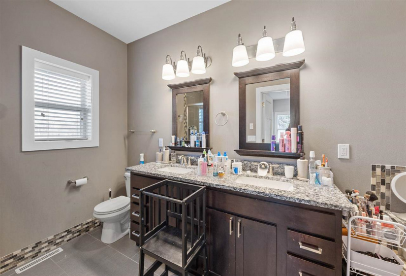 2990 High Bluff Dr, Coralville, 52241, 5 Bedrooms Bedrooms, ,3 BathroomsBathrooms,Single Family/acreage,For Sale,2990 High Bluff Dr,202502376