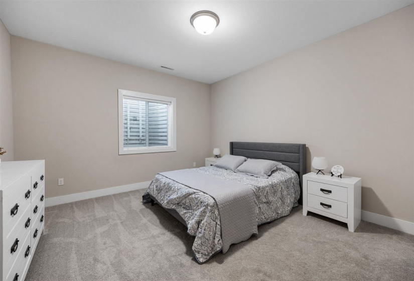2990 High Bluff Dr, Coralville, 52241, 5 Bedrooms Bedrooms, ,3 BathroomsBathrooms,Single Family/acreage,For Sale,2990 High Bluff Dr,202502376