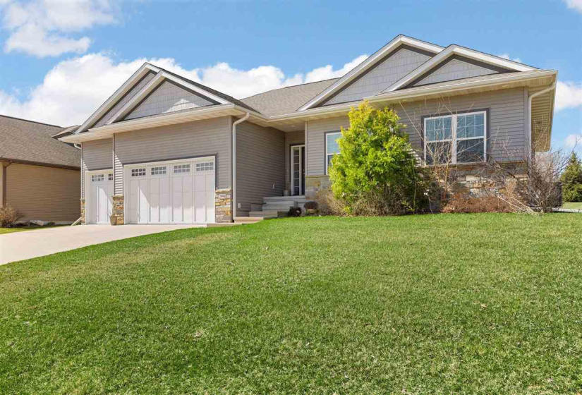 2990 High Bluff Dr, Coralville, 52241, 5 Bedrooms Bedrooms, ,3 BathroomsBathrooms,Single Family/acreage,For Sale,2990 High Bluff Dr,202502376