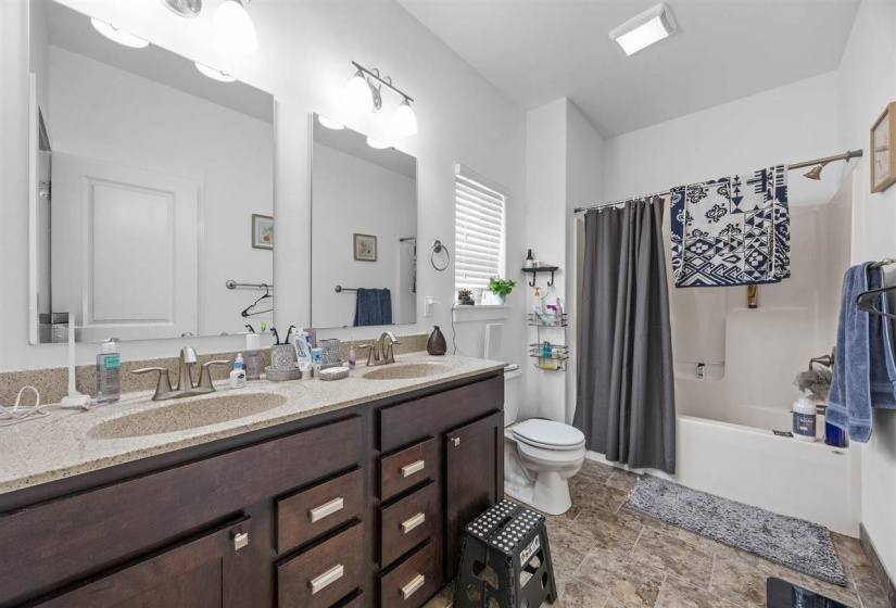 2091 Mackinaw Dr, Iowa City, 52245, 4 Bedrooms Bedrooms, ,3 BathroomsBathrooms,Single Family/acreage,For Sale,2091 Mackinaw Dr,202502660