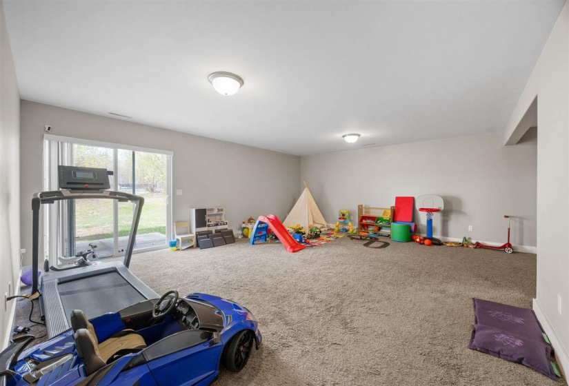 2091 Mackinaw Dr, Iowa City, 52245, 4 Bedrooms Bedrooms, ,3 BathroomsBathrooms,Single Family/acreage,For Sale,2091 Mackinaw Dr,202502660