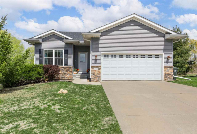 2091 Mackinaw Dr, Iowa City, 52245, 4 Bedrooms Bedrooms, ,3 BathroomsBathrooms,Single Family/acreage,For Sale,2091 Mackinaw Dr,202502660