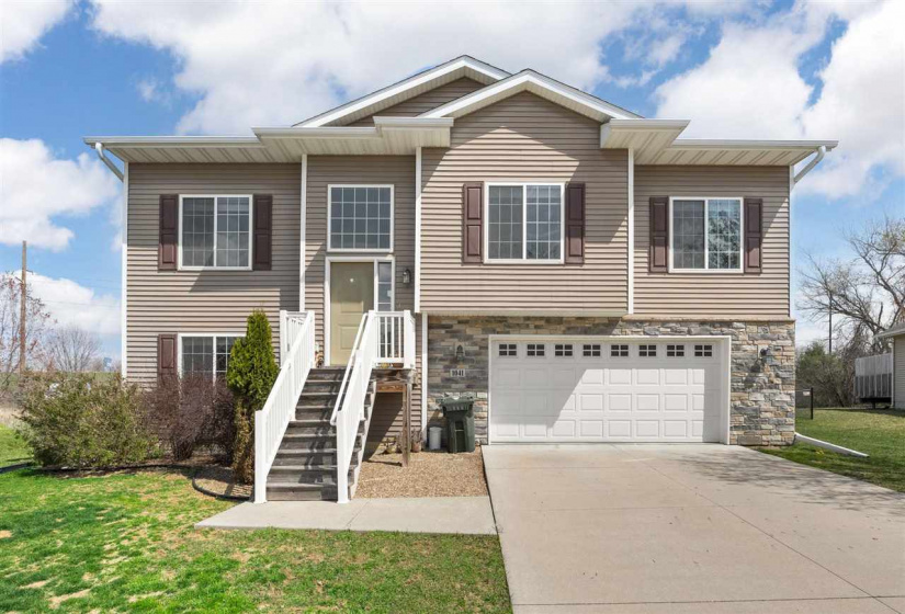1041 Manitou Trail, Iowa City, 52245, 4 Bedrooms Bedrooms, ,3 BathroomsBathrooms,Single Family/acreage,For Sale,1041 Manitou Trail,202502661