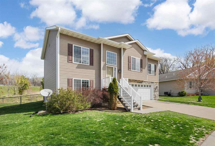 1041 Manitou Trail, Iowa City, 52245, 4 Bedrooms Bedrooms, ,3 BathroomsBathrooms,Single Family/acreage,For Sale,1041 Manitou Trail,202502661