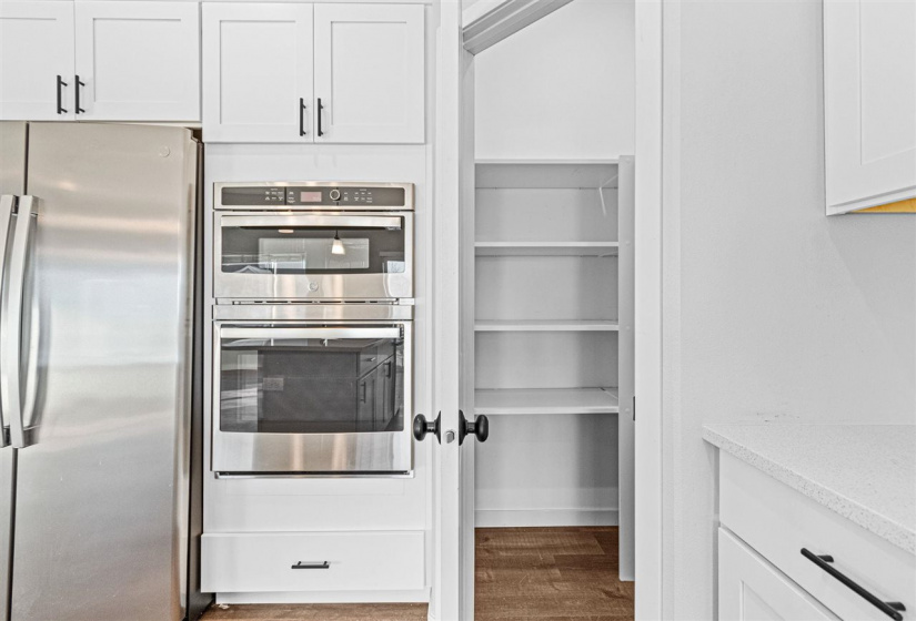 997 Thomas Cir, Tiffin, 52340, 4 Bedrooms Bedrooms, ,3 BathroomsBathrooms,Single Family/acreage,For Sale,997 Thomas Cir,202600444