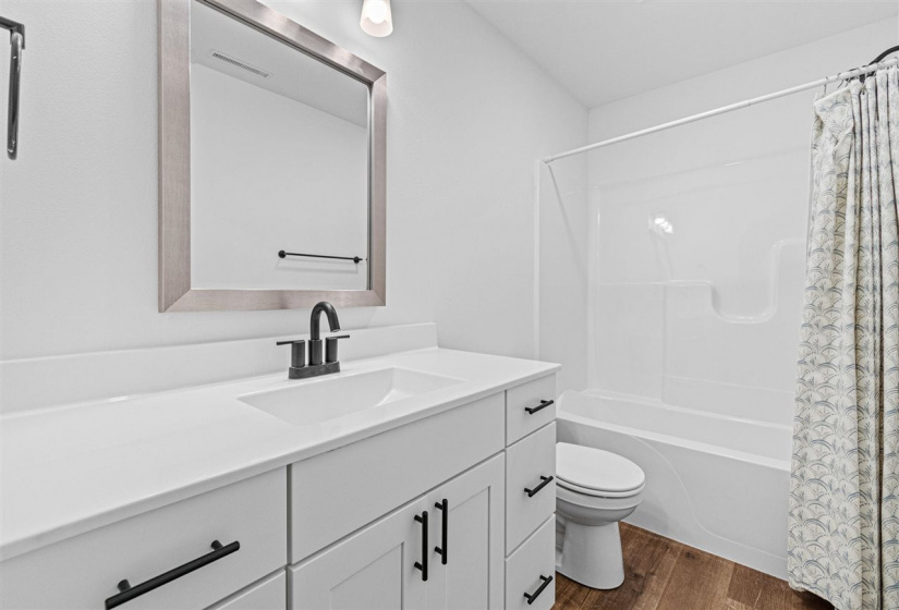 997 Thomas Cir, Tiffin, 52340, 4 Bedrooms Bedrooms, ,3 BathroomsBathrooms,Single Family/acreage,For Sale,997 Thomas Cir,202600444