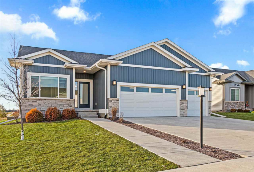 997 Thomas Cir, Tiffin, 52340, 4 Bedrooms Bedrooms, ,3 BathroomsBathrooms,Single Family/acreage,For Sale,997 Thomas Cir,202600444