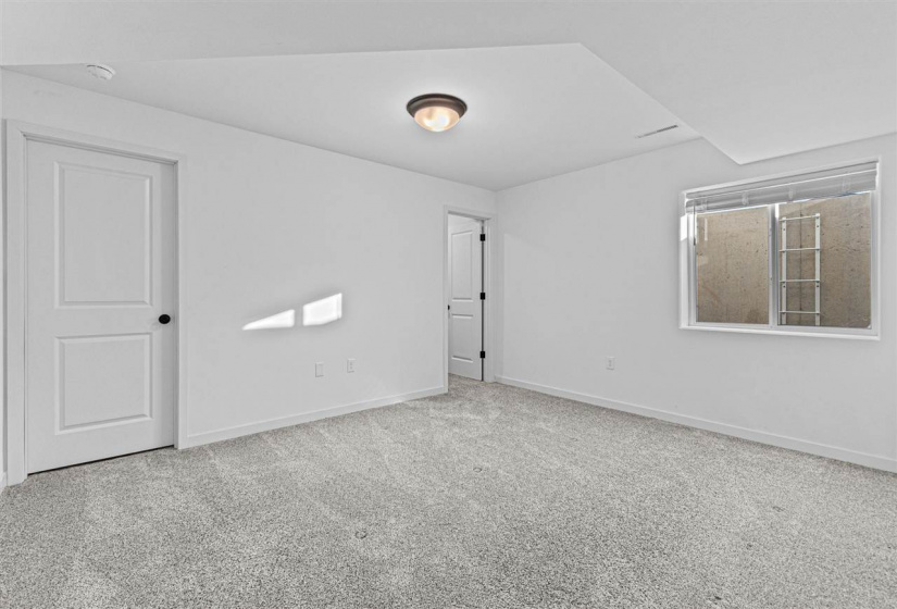 997 Thomas Cir, Tiffin, 52340, 4 Bedrooms Bedrooms, ,3 BathroomsBathrooms,Single Family/acreage,For Sale,997 Thomas Cir,202600444