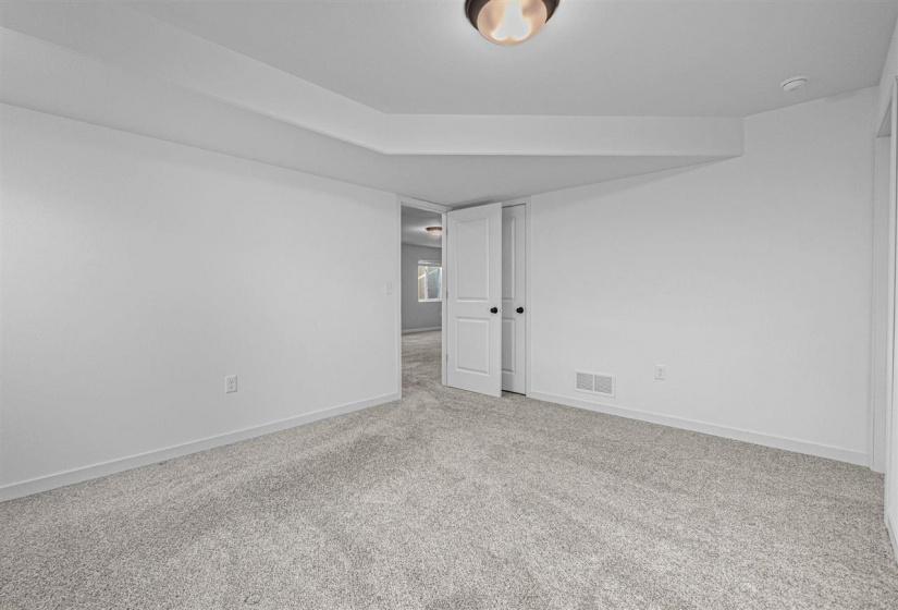 997 Thomas Cir, Tiffin, 52340, 4 Bedrooms Bedrooms, ,3 BathroomsBathrooms,Single Family/acreage,For Sale,997 Thomas Cir,202600444