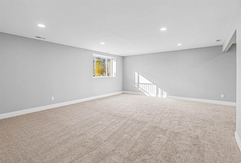 260 Pine Grove Ln, Iowa City, 52246, 4 Bedrooms Bedrooms, ,3 BathroomsBathrooms,Single Family/acreage,For Sale,260 Pine Grove Ln,202601060