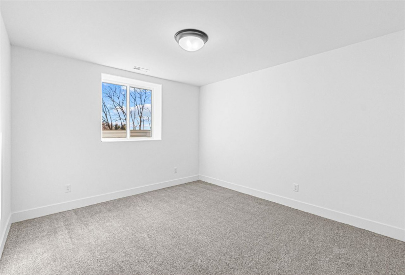 260 Pine Grove Ln, Iowa City, 52246, 4 Bedrooms Bedrooms, ,3 BathroomsBathrooms,Single Family/acreage,For Sale,260 Pine Grove Ln,202601060