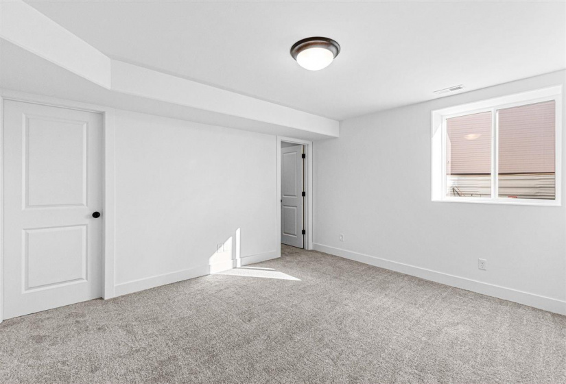 260 Pine Grove Ln, Iowa City, 52246, 4 Bedrooms Bedrooms, ,3 BathroomsBathrooms,Single Family/acreage,For Sale,260 Pine Grove Ln,202601060