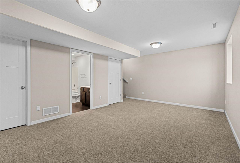 4007 Lillian St, Iowa City, 52245, 4 Bedrooms Bedrooms, ,4 BathroomsBathrooms,Single Family/acreage,For Sale,4007 Lillian St,202601300