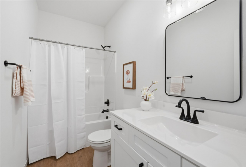 945 Eisenhower Blvd, North Liberty, 52317, 4 Bedrooms Bedrooms, ,3 BathroomsBathrooms,Single Family/acreage,For Sale,945 Eisenhower Blvd,202601854