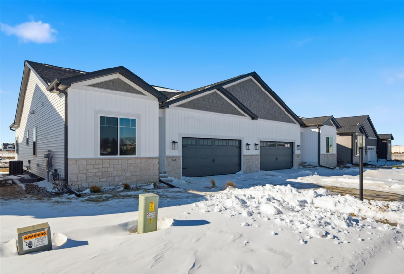 945 Eisenhower Blvd, North Liberty, 52317, 4 Bedrooms Bedrooms, ,3 BathroomsBathrooms,Single Family/acreage,For Sale,945 Eisenhower Blvd,202601854