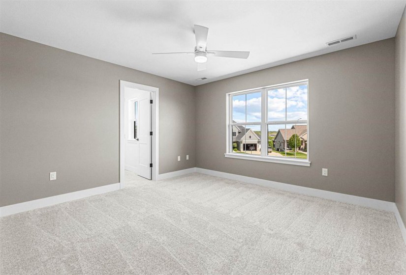 1005 Thomas Cir, Tiffin, 52340, 5 Bedrooms Bedrooms, ,4 BathroomsBathrooms,Single Family/acreage,For Sale,1005 Thomas Cir,202603173
