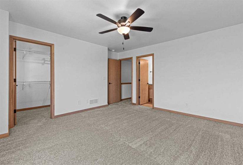 628 Catherine Dr, Tiffin, 52340, 3 Bedrooms Bedrooms, ,4 BathroomsBathrooms,Single Family/acreage,For Sale,628 Catherine Dr,202603717