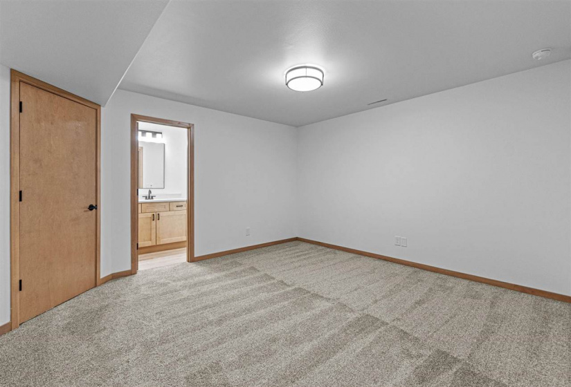 628 Catherine Dr, Tiffin, 52340, 3 Bedrooms Bedrooms, ,4 BathroomsBathrooms,Single Family/acreage,For Sale,628 Catherine Dr,202603717