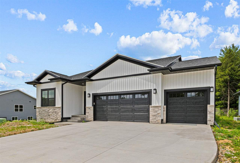 284 Pine Grove Ln, Iowa City, 52246, 5 Bedrooms Bedrooms, ,3 BathroomsBathrooms,Single Family/acreage,For Sale,284 Pine Grove Ln,202605569